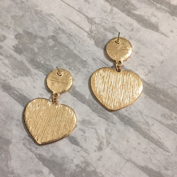 Neon snakeskin heart drop earrings - Picture 4 of 6